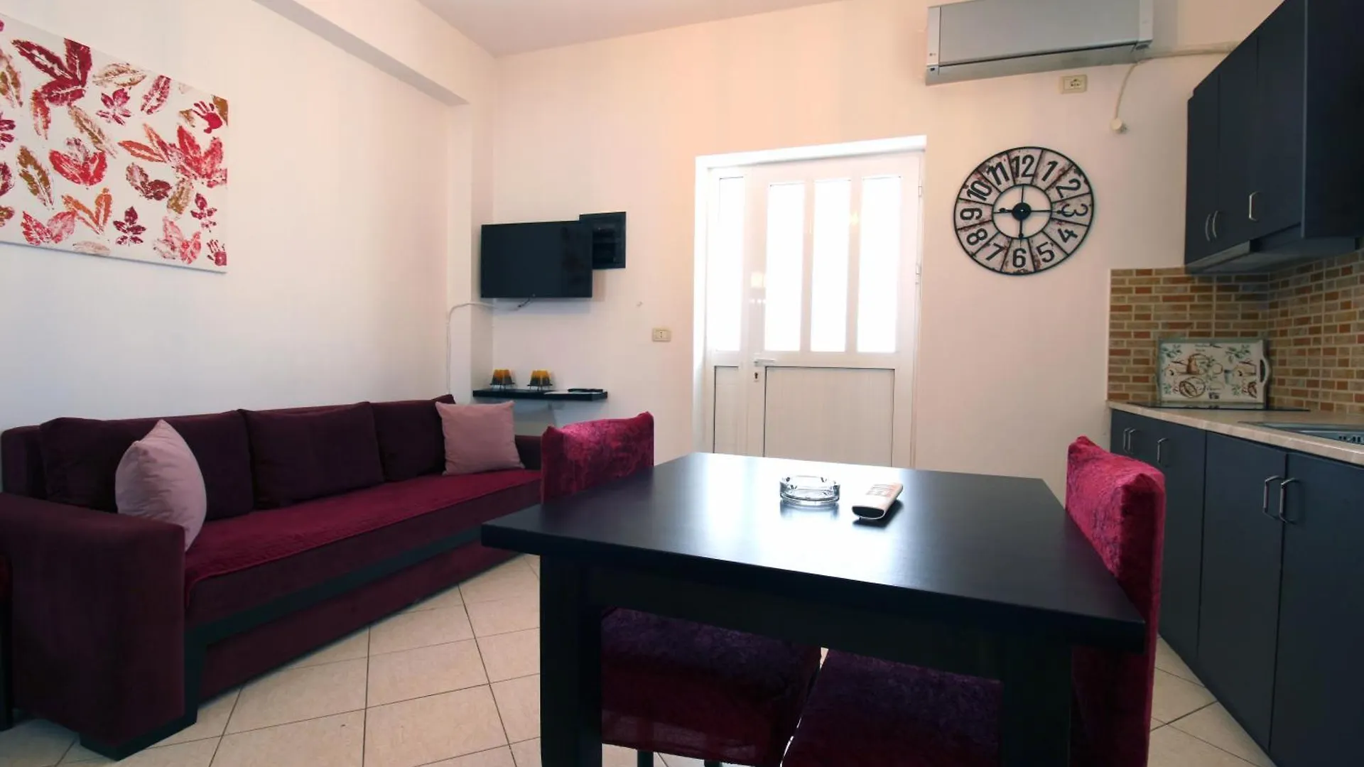 Omnia Apartments Ksamil 0*,