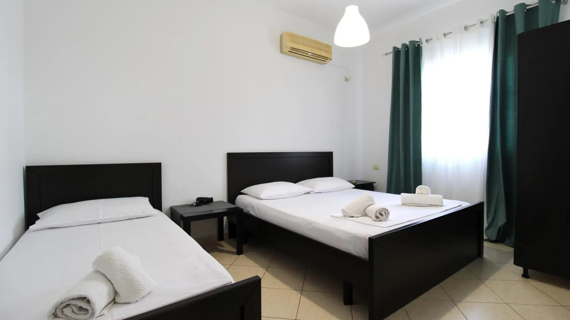 Omnia Apartments Ksamil Albánia