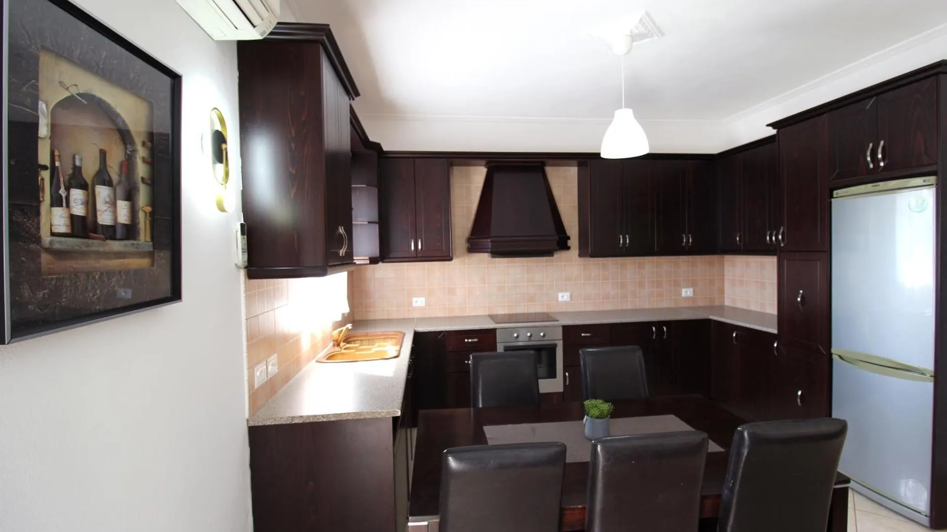 Omnia Apartments Ksamil 0*,  Albánie
