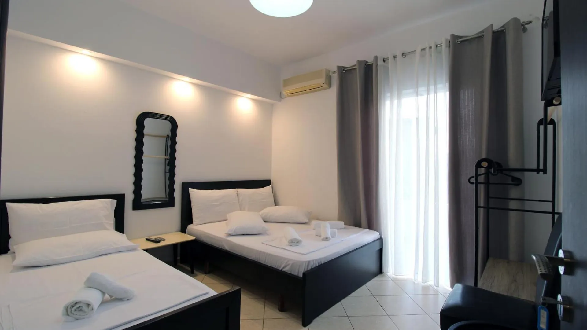 Omnia Apartments Ксамил