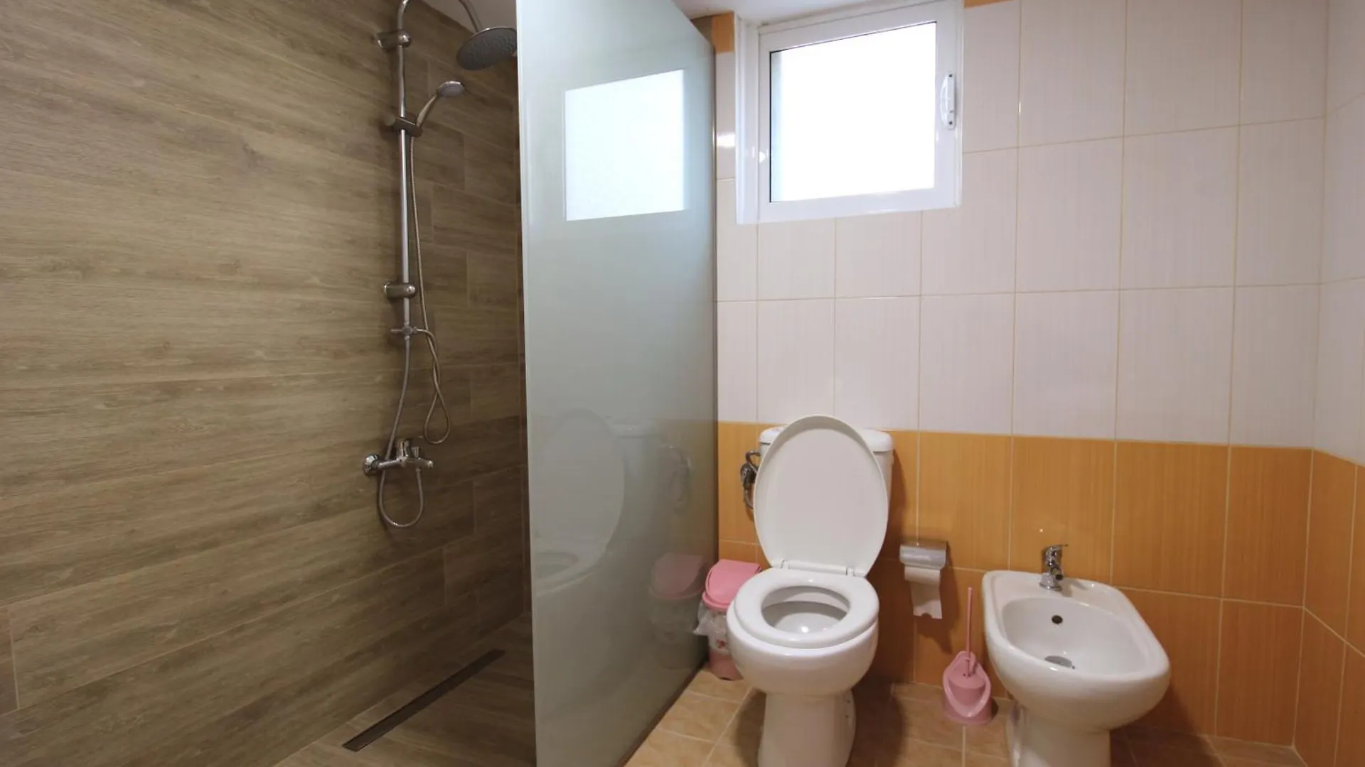 Omnia Apartments Ksamil 0*,