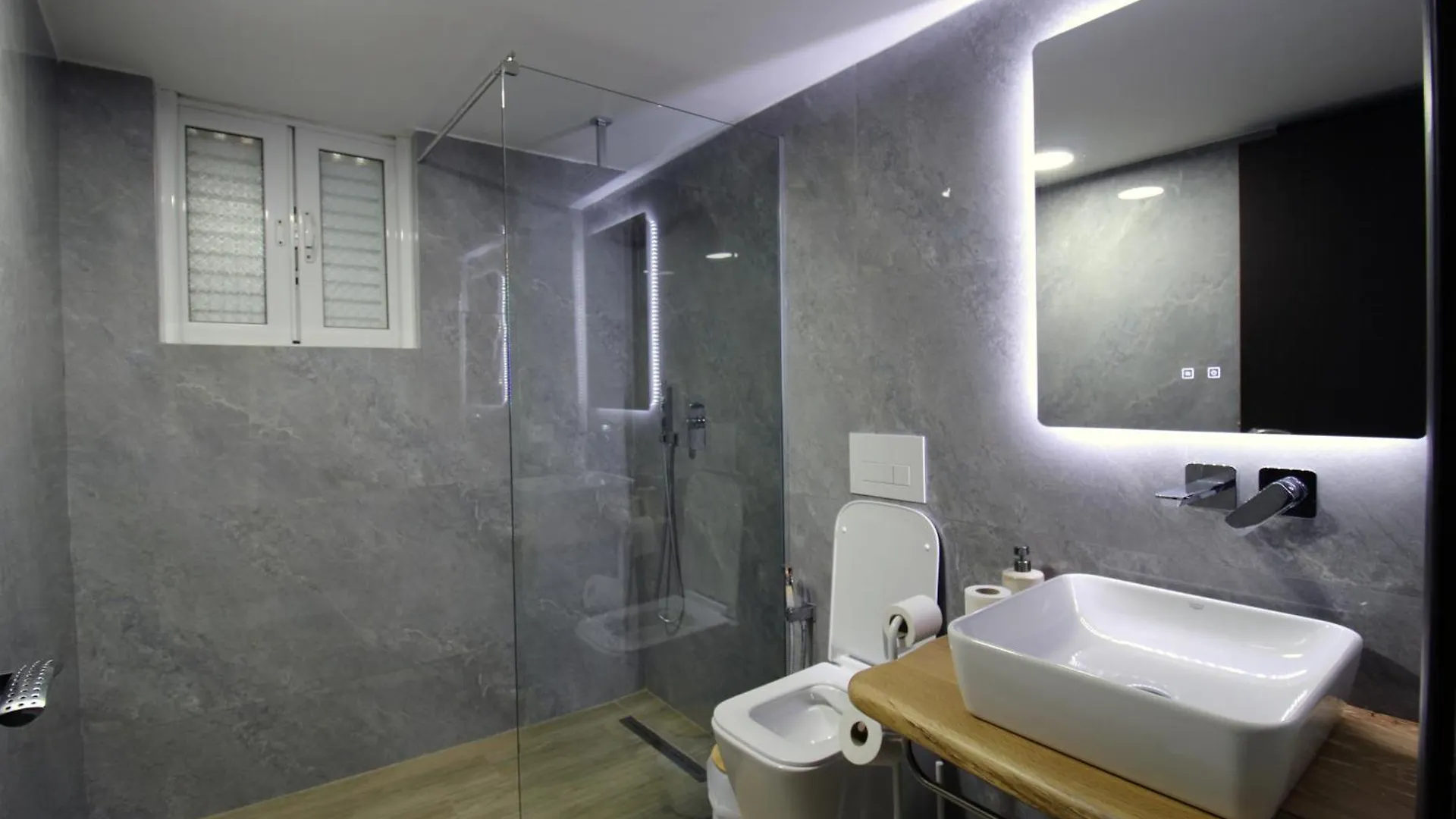 Omnia Apartments Ksamil 0*,  Albanien
